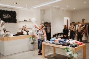 Как открыть собственный магазин одежды H and M: стоимость и условия