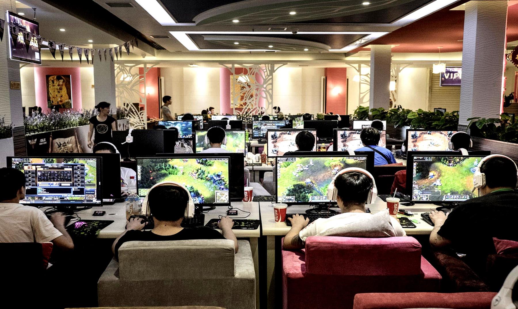Китайский интернет. Китайские интернет кафе. Интернет кафе в Корее. Интернет кафе в Китае. Люди в интернет кафе.
