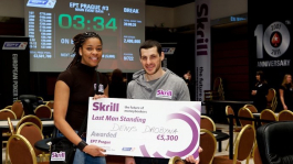 Украинец Денис Дробина получает приз от Skrill переиграв 100 соперников